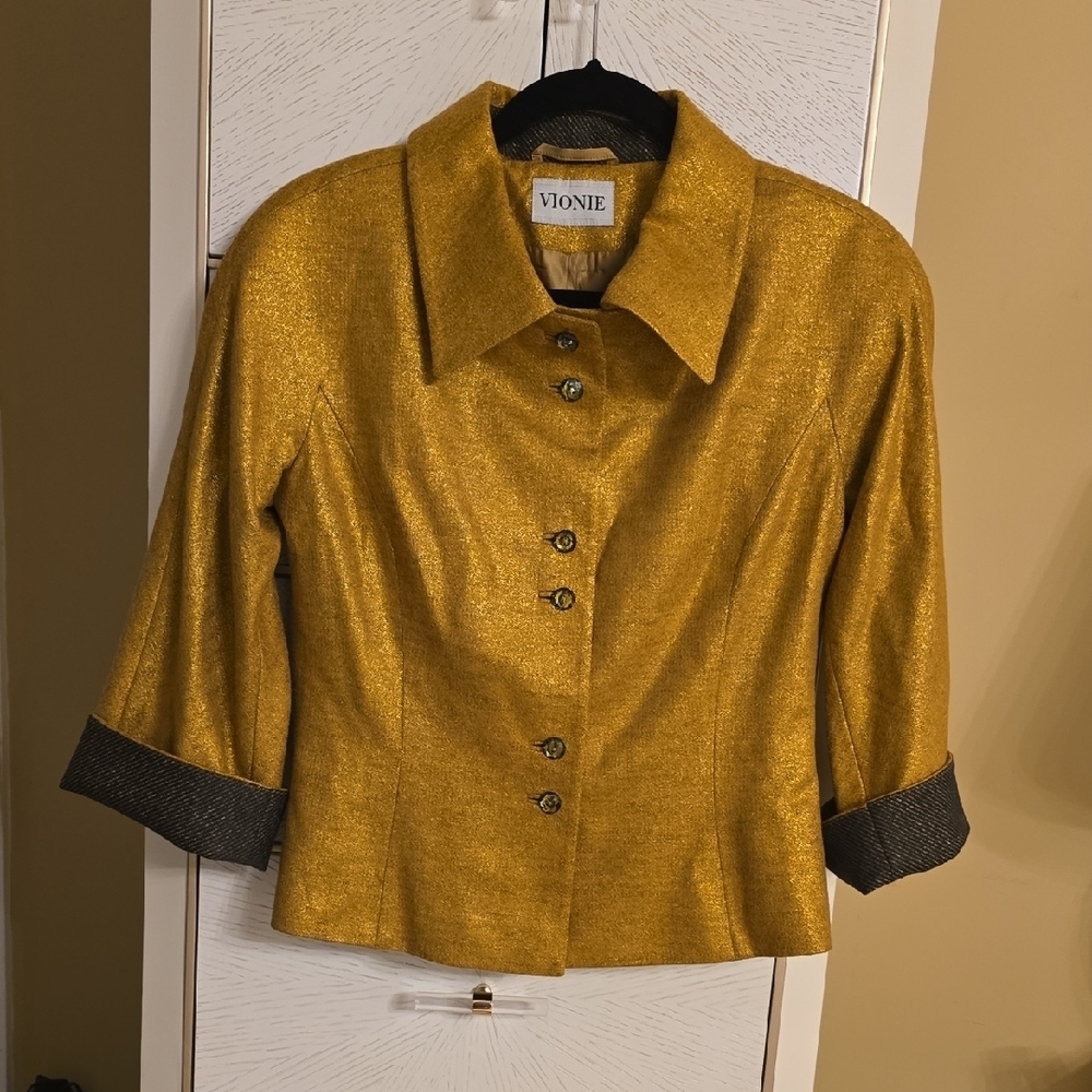 VIONIE Gold and Black Cropped Blazer with Textured Fabric